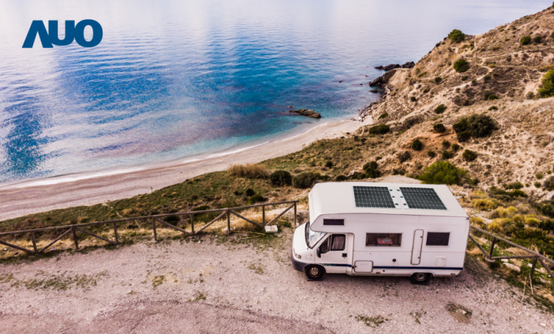 「可撓輕量化太陽光電板SunCurva」使用輕量特殊耐候型複合板取代傳統太陽能板的玻璃前板，不僅降低70%重量，每米平方僅3Kg；具有抗衝擊性能及通過電磁相容性測試，可應用於交通運輸工具，如露營車、遊艇等